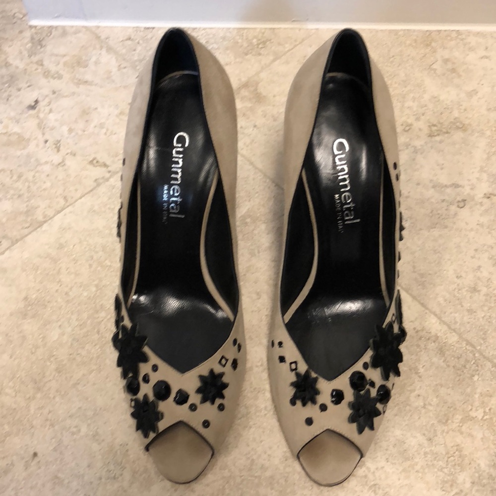 Women’s peep toe sandal